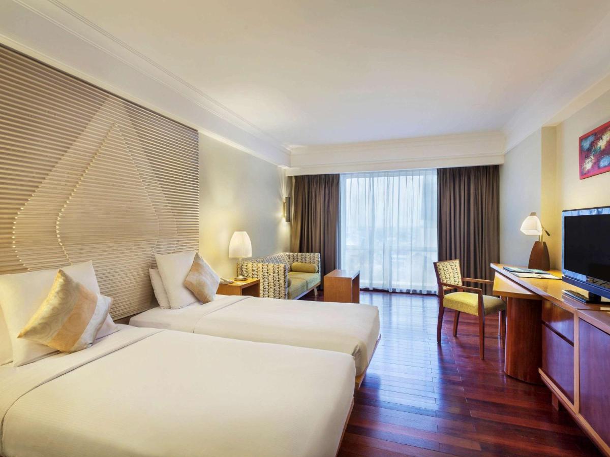 Novotel Semarang Exterior foto