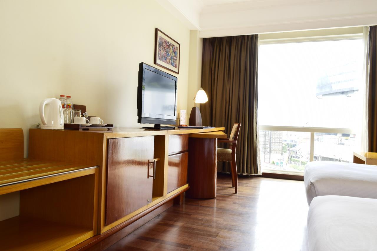 Novotel Semarang Exterior foto